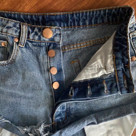 Signature8 High Waisted Mid Wash Cutoff Shorts - Picture 6 of 8